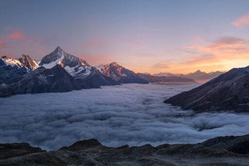 30 Prompt AI di Gunung untuk Konten Pecinta Alam yang Aesthetic